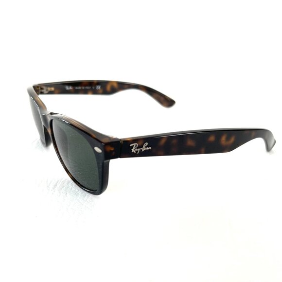 Ray Ban New Wayfarer Sunglasses Tortoise Frame Green Lenses RB 2132 902 52-18 3N